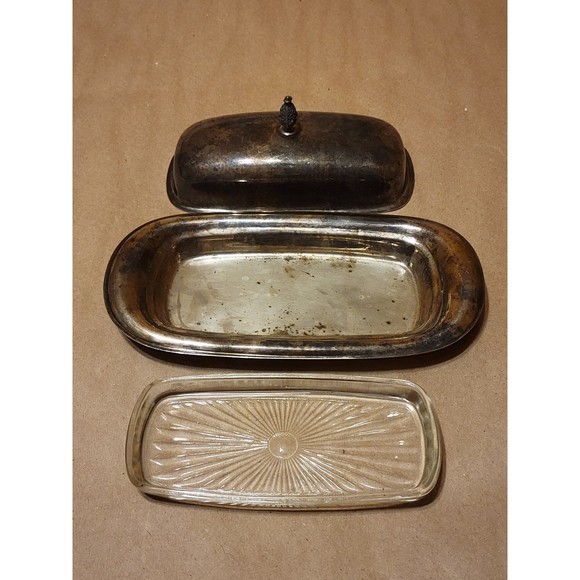 Vintage WM Rogers Silverplate Butter Dish with Glass Insert - Picture 3 of 10